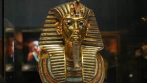 التماثيل الفرعونية وأنواعها